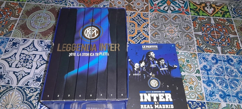 BOX+8 dvd nuovi+cover LEGGENDA INTER 2010 TRIPLETE+3 DVD MILAN/ROMA/REAL MADRID - Immagine 3 di 4