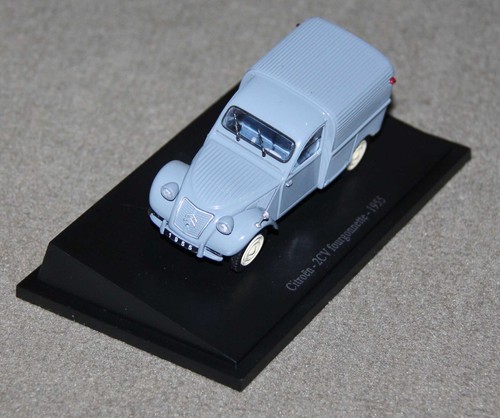Coffret DUO Universal Hobbies - 2 Citroën 2CV (1949 & 1958) à L'échelle 1/87 - Neuf En Boîte