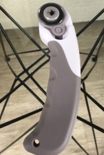 Przecinarka do tkanin ze stali nierdzewnej / mechanizm ochronny, profesjonalny nóż rolkowy 15cm. dł. x 4cm. szer. x2cm. gł.