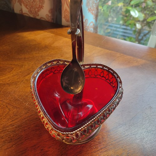 Supporto vintage placcato argento a forma di cuore rosso a forma di gelatina piatto con cucchiaio San Valentino - Foto 2 di 10