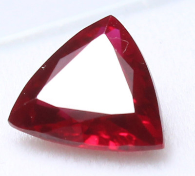 Natürlicher Madagaskar tiefblutroter Rubin zertifiziert 4,25 ct Billionen unb...