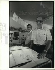 1984 Press Photo W. D. Richards & son Dru stands at the back shop of Chronicle