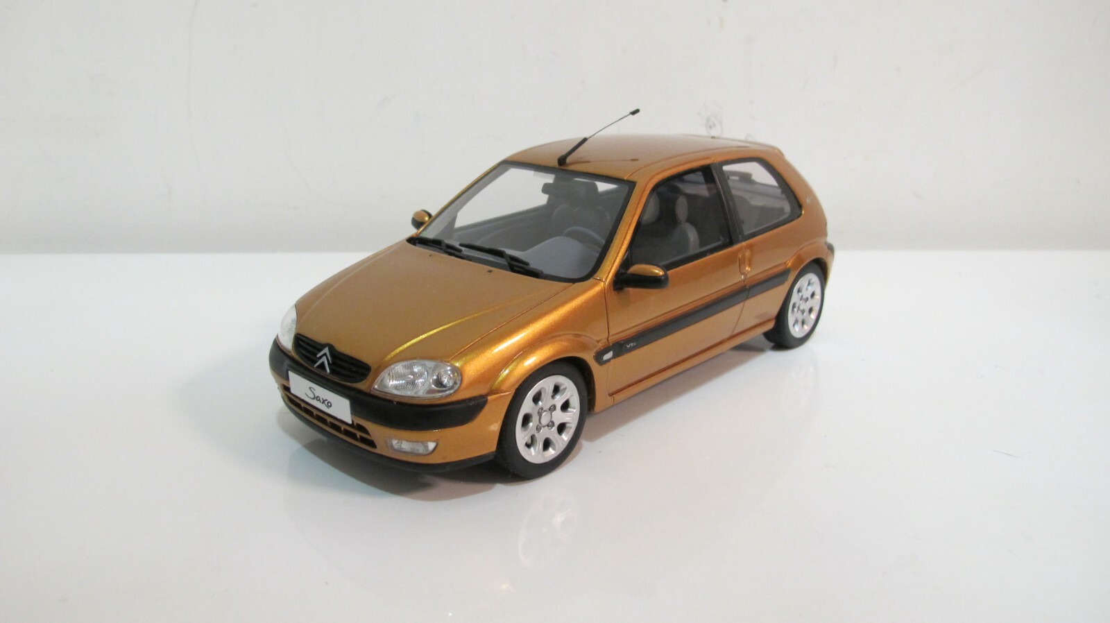 OTTO MOBILE 1/18 - CITROEN Saxo VTS - 2000