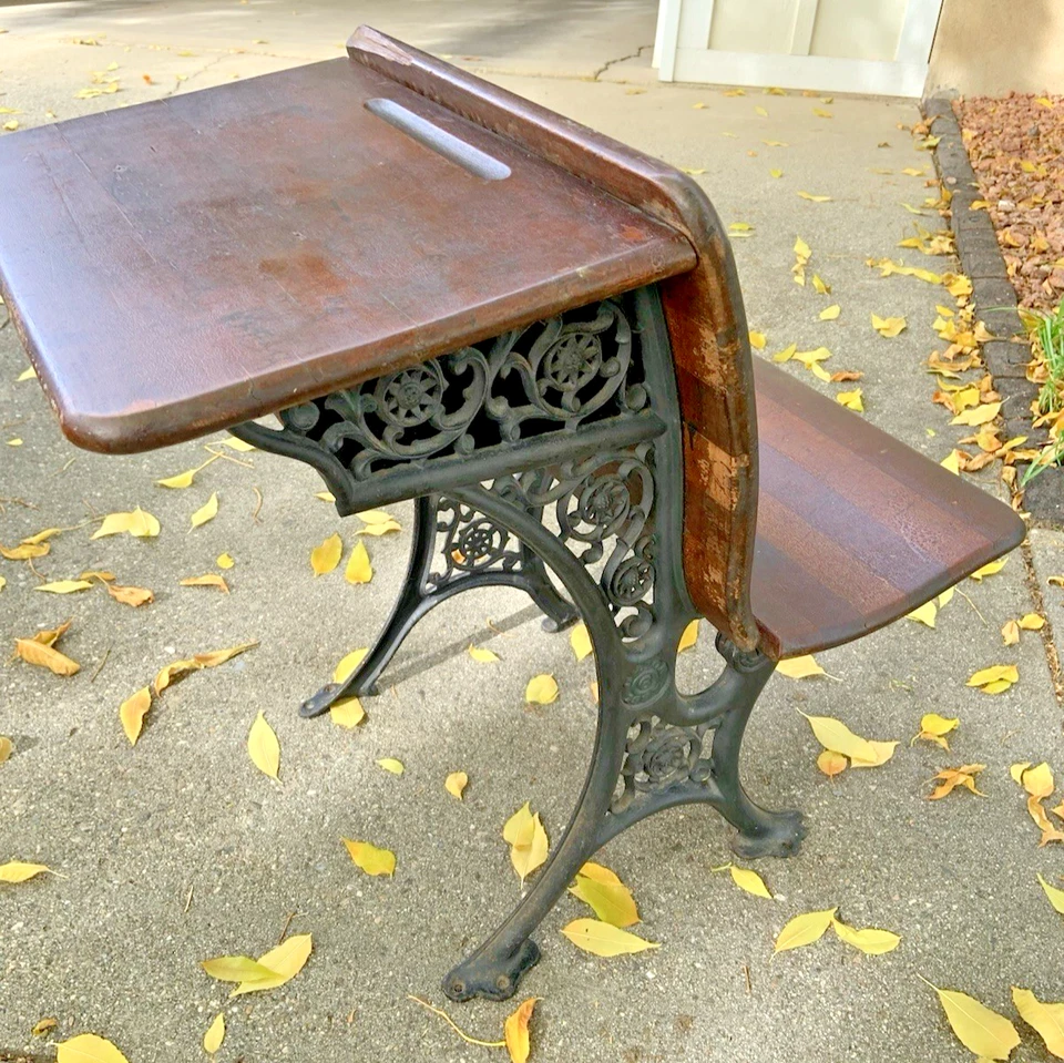 PETITE ANTIQUE SCHOOL DESK, SMALL, KINDERGARTEN SIZE, 24 INCH HEIGHT - Image 4 of 4