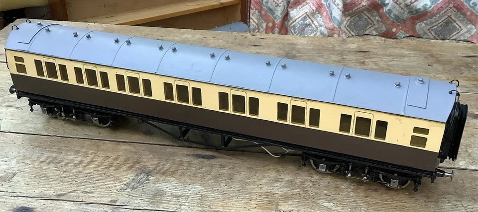 GAUGE 1 1:32 SCALE SCRATCH BUILT COACHES WITH QUALITY METAL BOGIES AND LIGHTING - Image 2 of 4