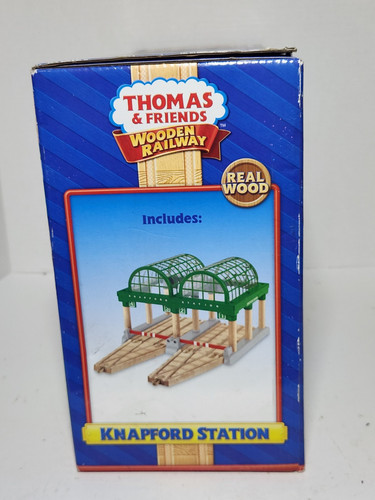 Thomas &Friends Wooden Railway Train KNAPFORD STATION w/ flashing signal lights - Picture 4 of 11