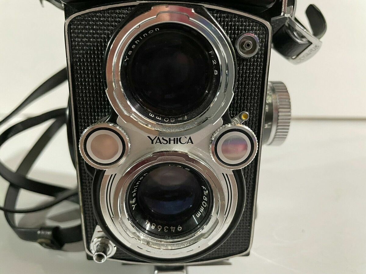 Vintage Yashica Mat 124 Camera with 80mm Lens Copal SV Made Vintage Yashica Mat 124 Camera with 80mm Lens Copal SV Made