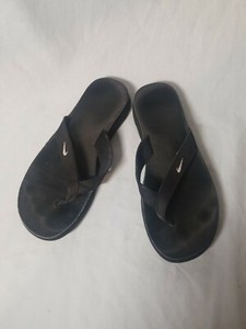 nike flip flops size 5
