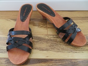 New Boxed Gianni Bini Riley Black Leather Strappy Sandals 10 M Wood Kitten Heel | eBay