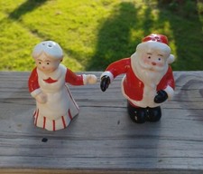  Santa & Mrs. Claus Salt & Pepper Set Avon Caucasian 2007 EUC Ceramic