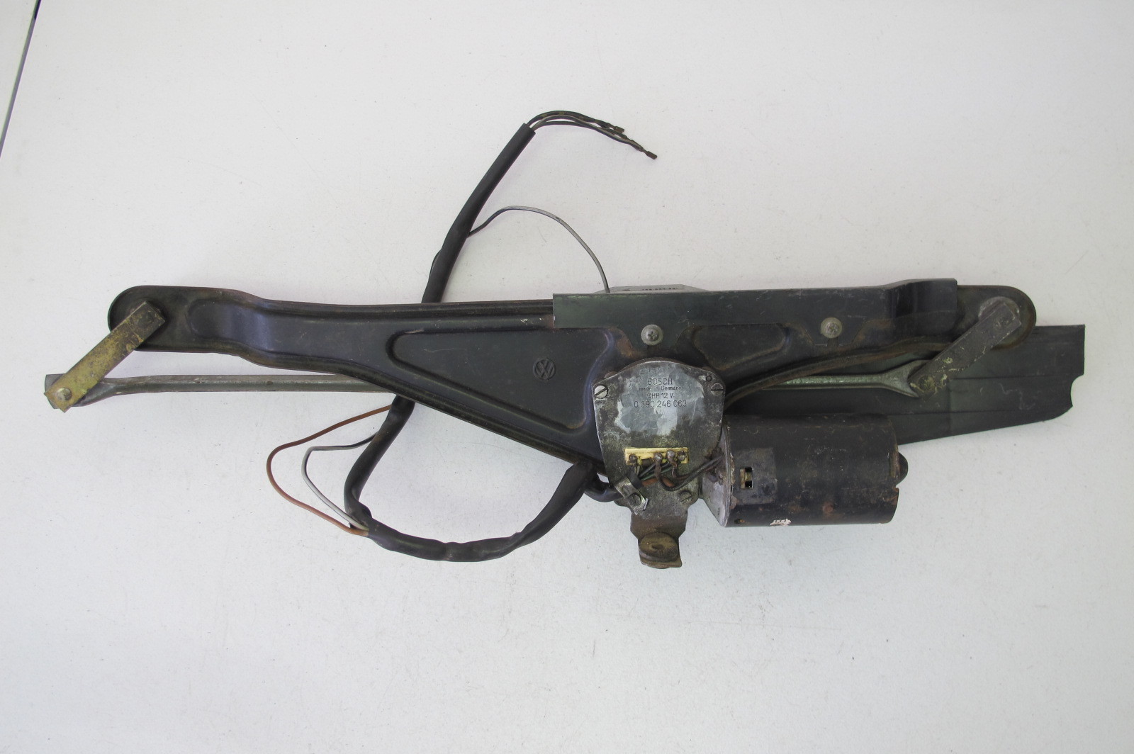 Volkswagen Wiper Motor Cover 133955621+ Bosch Wiper Motor 0390246063 eBay