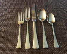 1- ONEIDA USA DISTINCTION GLOSSY 5 PIECE PLACE SETTING NO WINGS STAINLESS