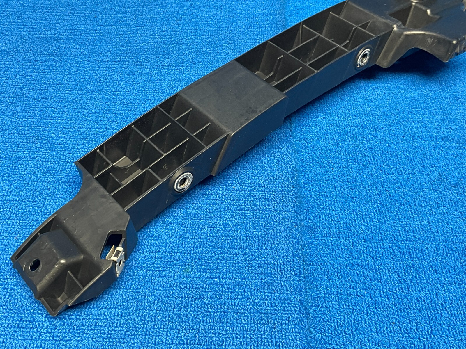 2005 - 2010 BENTLEY CONTINENTAL GTC REAR RIGHT BUMPER HOLDER SUPPORT BRACKET OEM