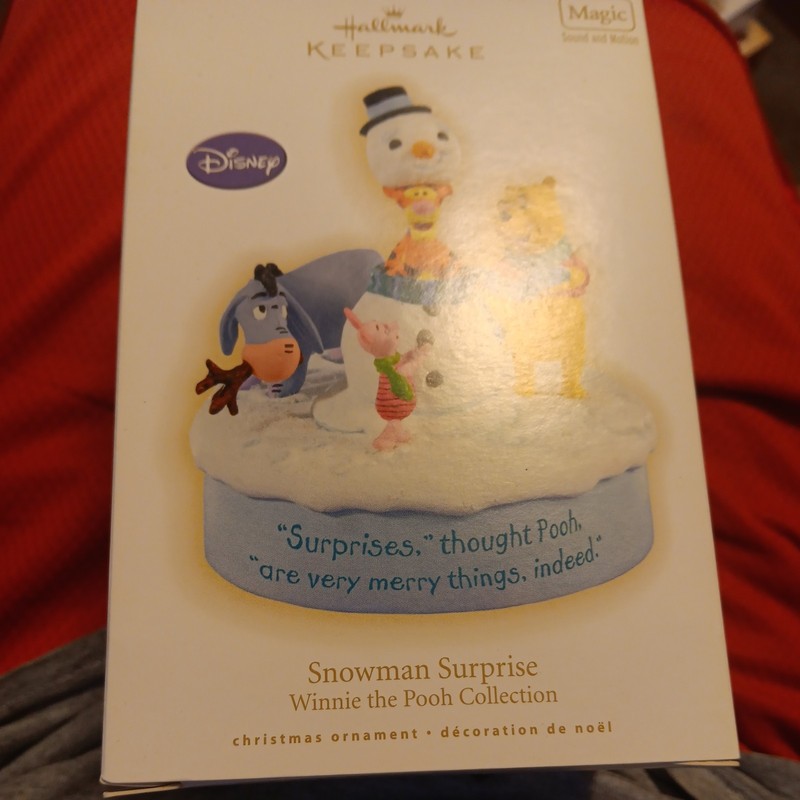 Hallmark Ornament 2009 SNOWMAN SURPRISE Winnie the Pooh MAGIC SOUND MOTION 