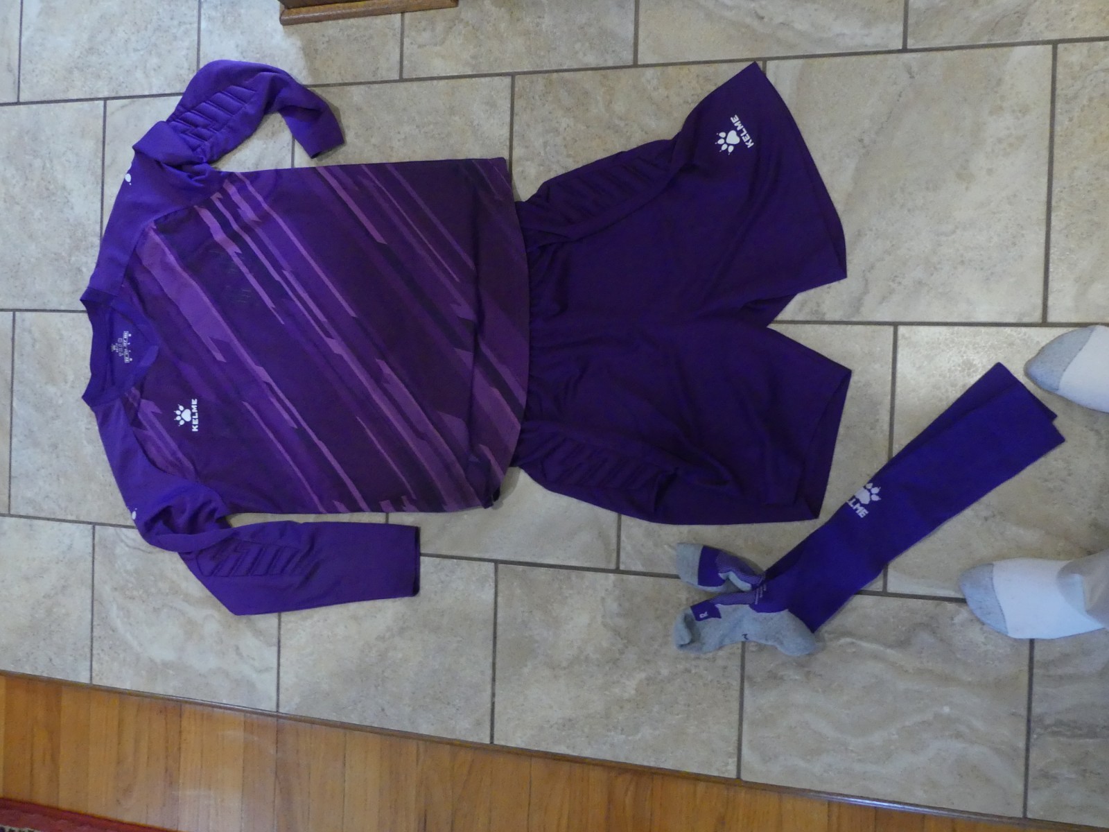 Kelme Purple soccer goal keeper padded jersey and shorts, Adult Small