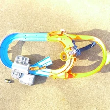 Hot Wheels Monster Truck Scorpion Sting Raceway Playset GNB05