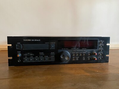 TASCAM DA-30 ジャンク Tascam DA-30 Professional Digital Audio Tape Deck DAT
