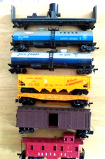 SEVEN MIXED HO SCALE FREIGHT CARS - FOR PARTS OR REPAIR - LOT BB