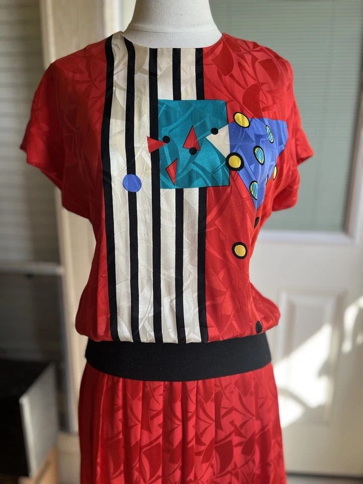 Conjunto de falda de seda vintage años 80 roja estampado novedad abstracto geo rayas ropa de trabajo retro Foto 3 de 4