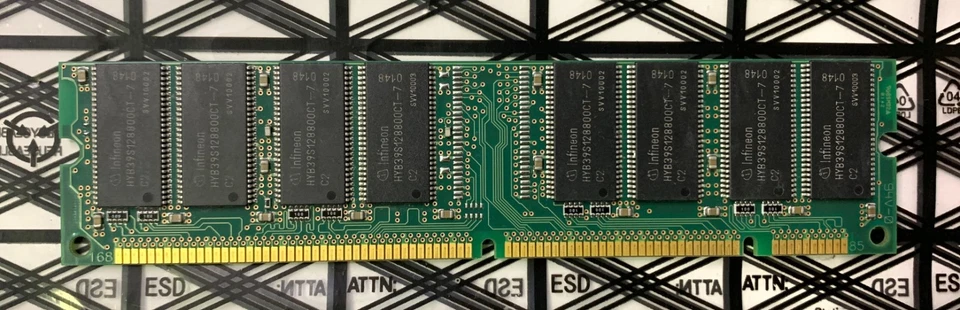 Infineon HYS64V32220GU-7-C2 PC133-222-520 256MB Sync 133MHz CL2 SD-RAM Module - Image 2 of 2