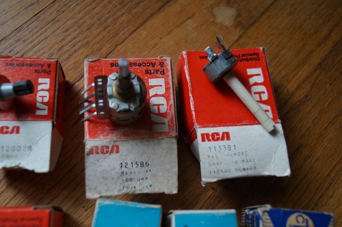 7 macetas vintage junto con otras piezas, RCA, Ohmite, Centralab y CTS - Imagen 6 de 9