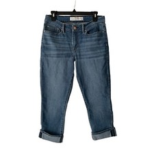 Levi  s Signature Mid Rise Capri Blue Med Wash Denim Women  s Jeans