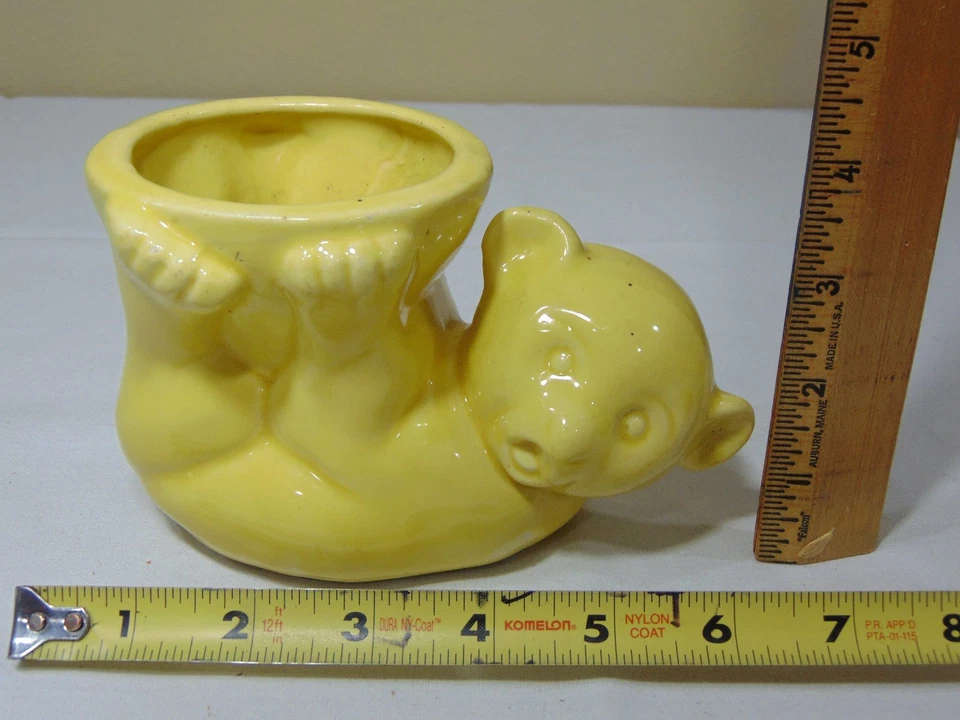 VINTAGE POTTERY PLANTER YELLOW CIRCUS BEAR HOLDING BALL RARE PLANT  - Image 2 of 4