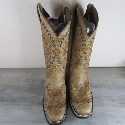 Circle G Corral Women display picture 1