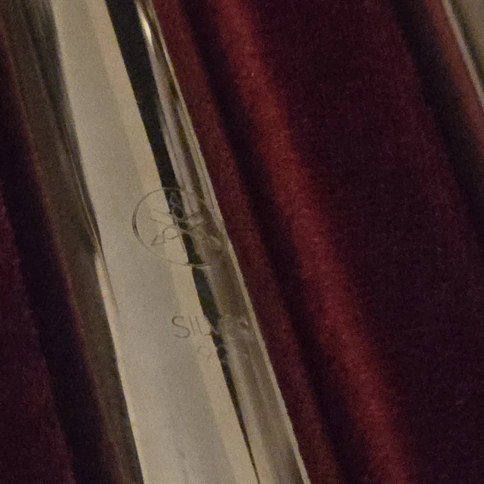 Flauta plateada Yamaha YFL 581 .925 labio chapado en oro profesional pie B agujero abierto Foto 3 de 4