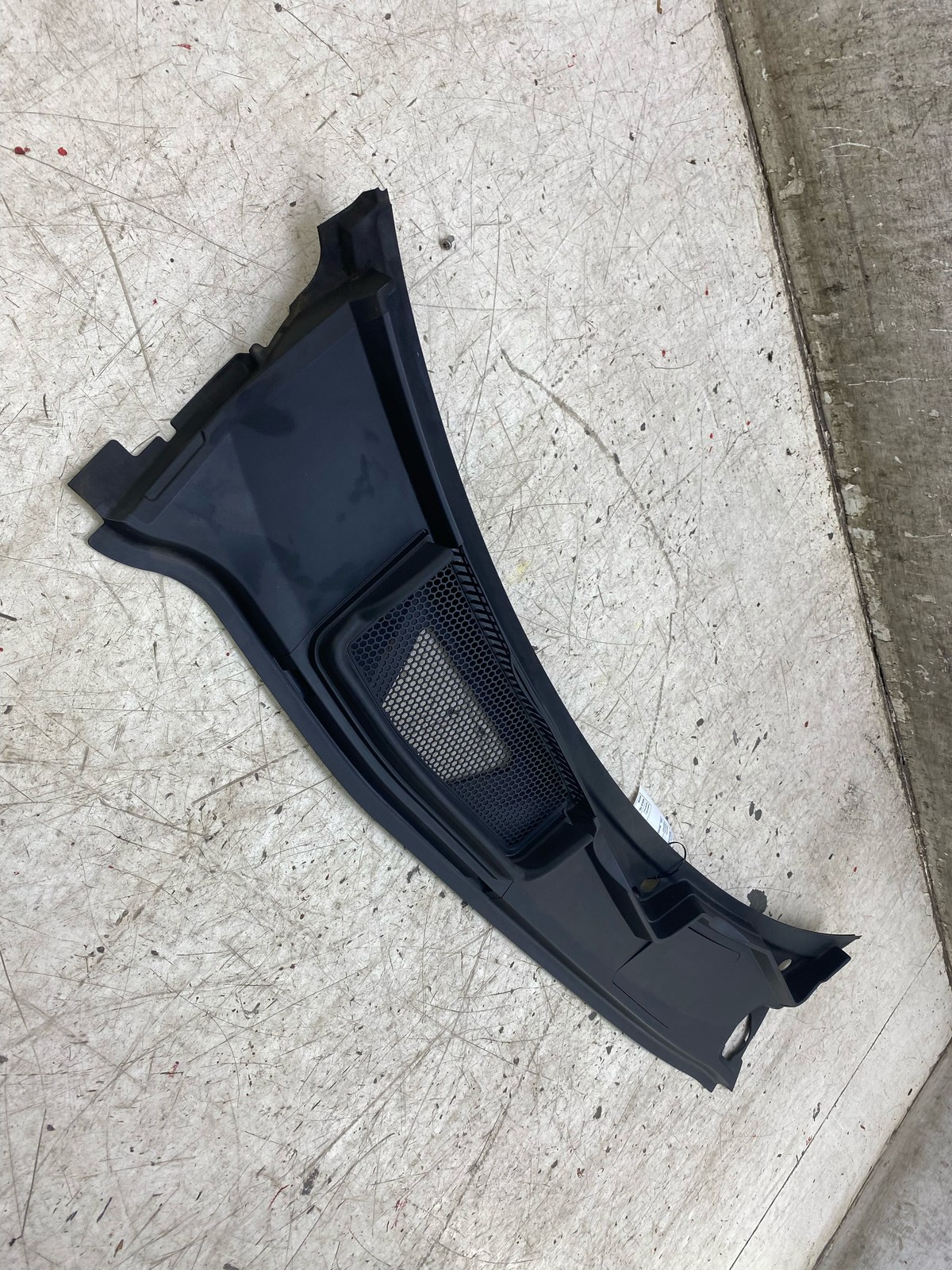 2015-2020 BENTLEY BENTAYGA OEM FRONT WIPER COWL GRILLE VENT PANEL 4M1819403