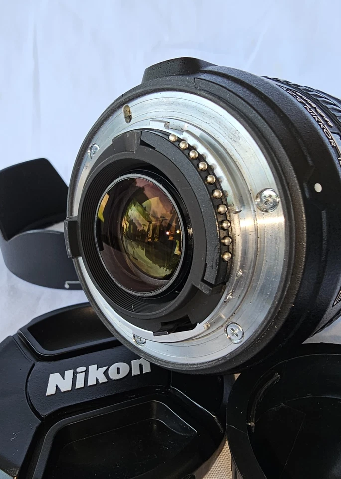 Nikon AF-S DX Nikkor 18-70mm f/3.5-4.5 G ED IF AF Lens {67} with Caps - Image 4 of 4