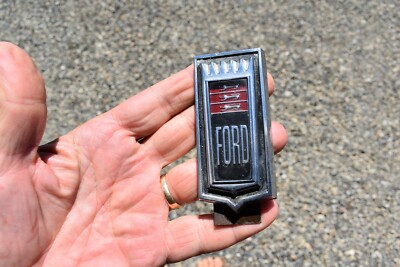 1971 Ford Galaxie 500 Grill Emblem NICE FORD Original D1AB-8B369-BEC