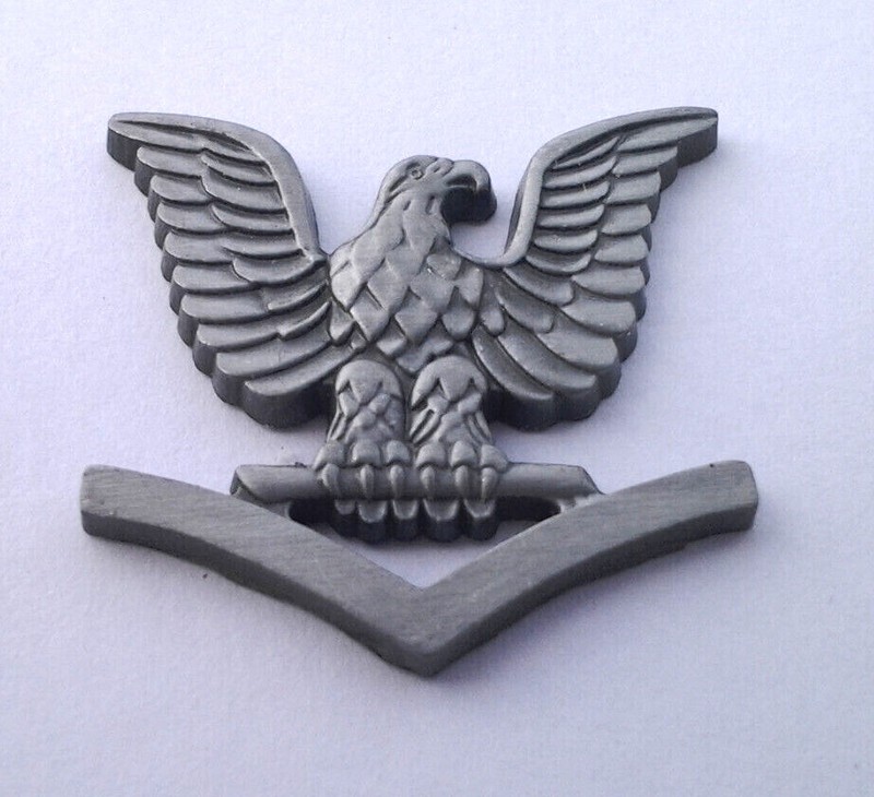 US NAVY PETTY OFFICER 3RD CLASS E4 (7/8") Military Rank Pin P10150 EE