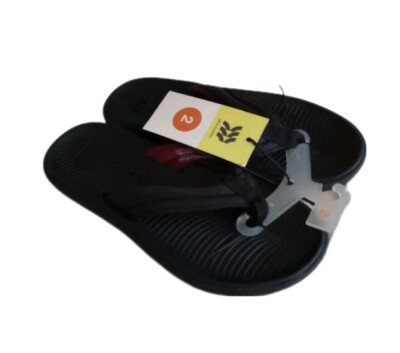 All In Motion Black/Red Sterling Contoured Footbed FlipFlop Sandal sz 2 Big Boys