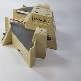 Vintag 1995 Lewis Galoob Micro Machines Light Tower Military Night Attack Bunker