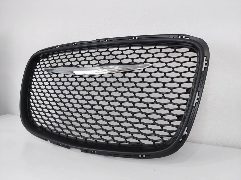 Rejilla apta para Chrysler 300 300C 2015-2022 insignia emblema modificado negro mate Foto 3 de 4