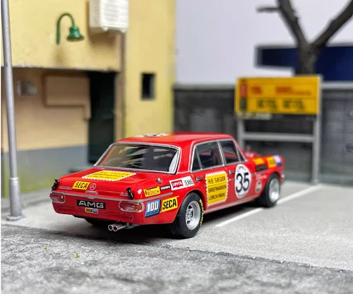 Liberty 64 1:64 300 SEL Mercedes-Benz Red Pig No.35 Automodell Deluxe Edition - Bild 8 von 10