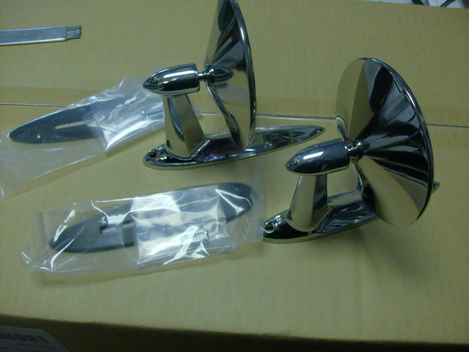 Universal Chrome metal rear view mirrors.Fender or door mount with hardware kit.