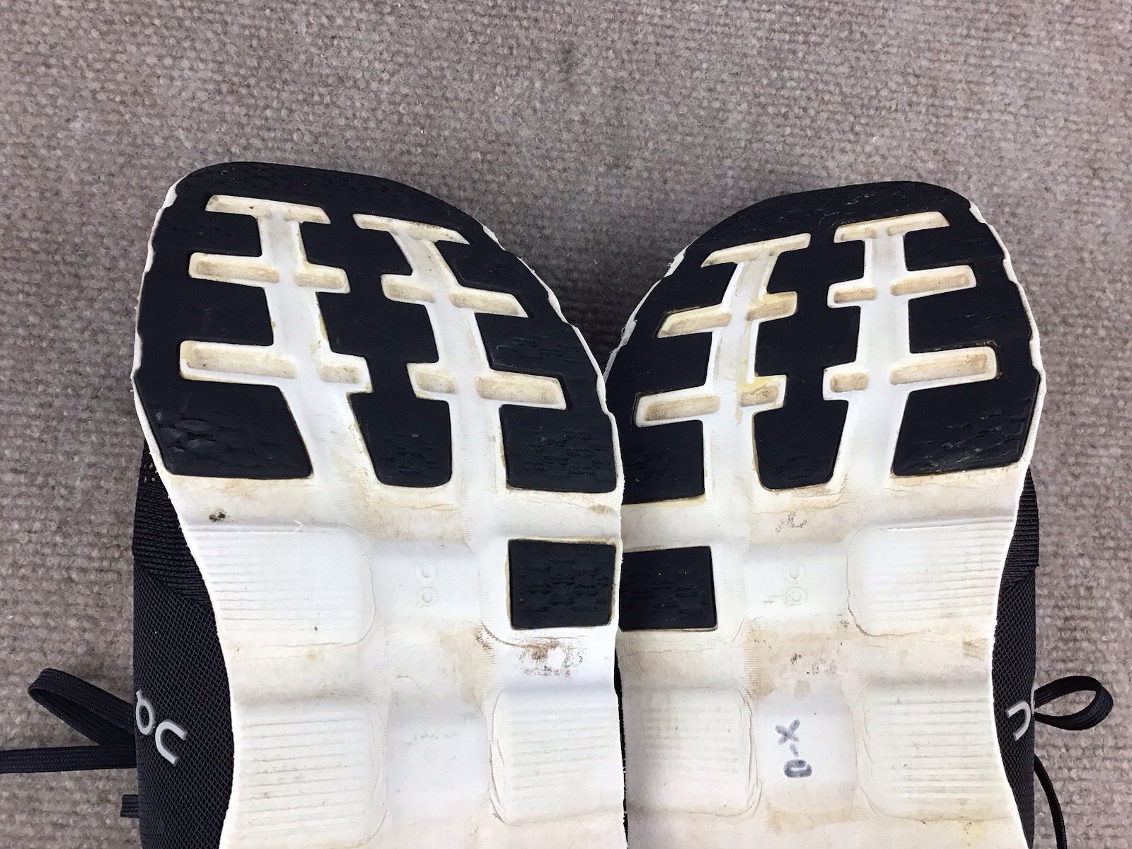 On Cloud Cloudstratus Sneakers Men's Sz US 9.5 Cloudtec Helion Athletic Shoes