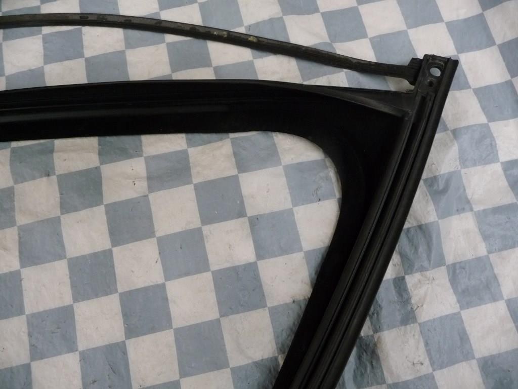 06-12 Bentley Continental Flying Spur Front Door Window Guide Seal 3W5837432 OEM