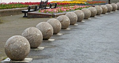 Foto 6x4 Granitkugeln am Gourock Kriegerdenkmal diese großen Granitkugeln c2017