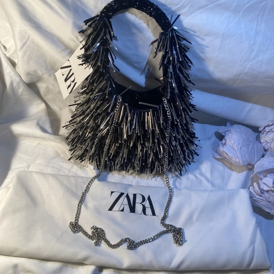 Bolso cubo Zara con flecos y cuentas negro plata correa de cadena apliques de metal noticias/bolsa