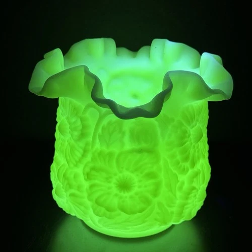 Vintage Fenton Custard Uranium Glass Vase Bowl Ruffled Edge Daisy Pattern 6”H