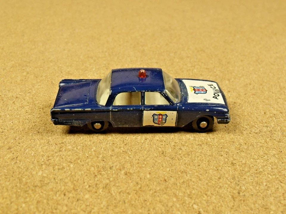 OLD VINTAGE LESNEY MATCHBOX # 55 FORD FAIRLANE POLICE CAR DARK BLUE - Image 2 of 4