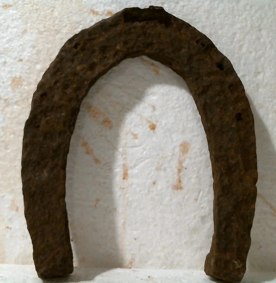 Two Antique Iron Horse Shoes Virginia Farm Battlefield Possibly Civil War a-img-5