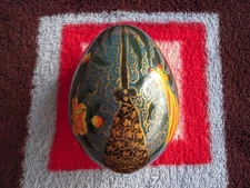 VTG FANTASY THEME MULTICOLOR DECORATIVE PORCELAIN COLLECTOR EGG 1-7/8" X 2-3/4"