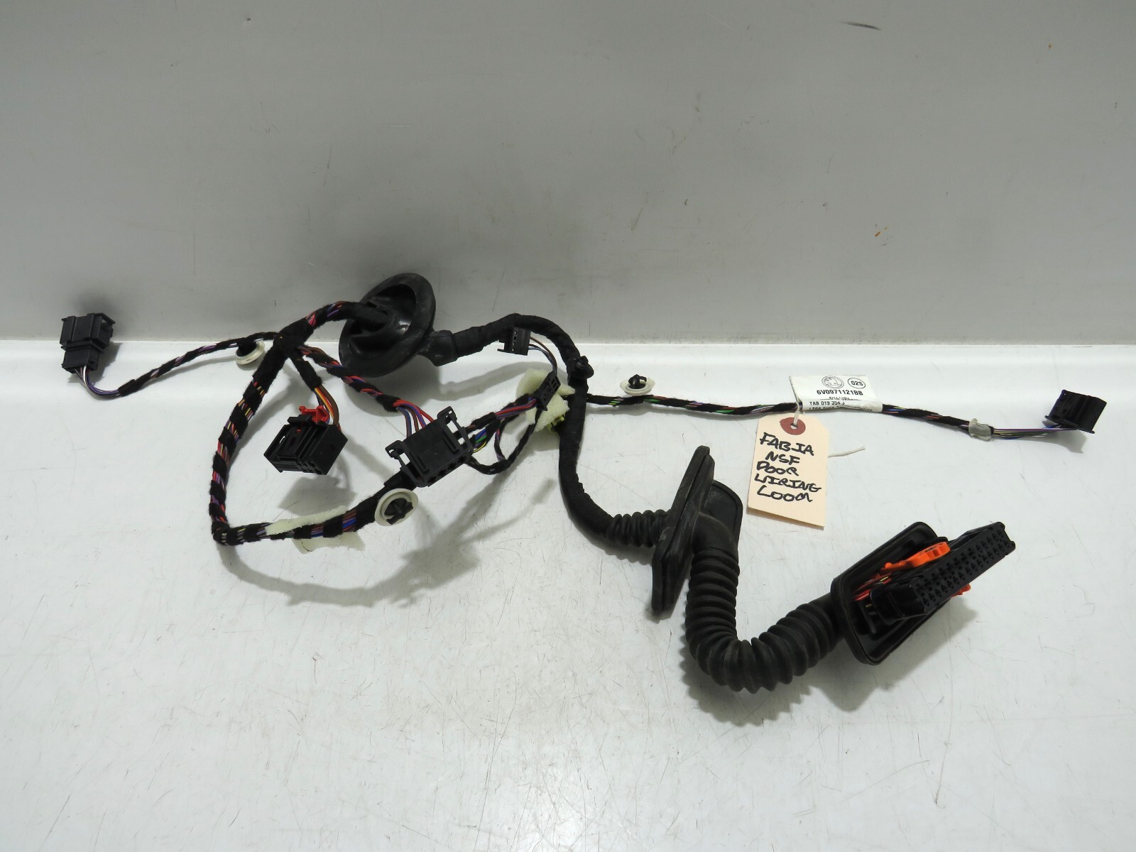 SKODA FABIA MK3 2019-21 Left Front Door Wiring Harness 5DR HBK R0853
