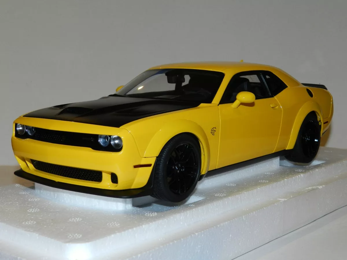 Dodge Challenger SRT Hellcat Widebody (Yellow) 1/18 AUTOart 71737