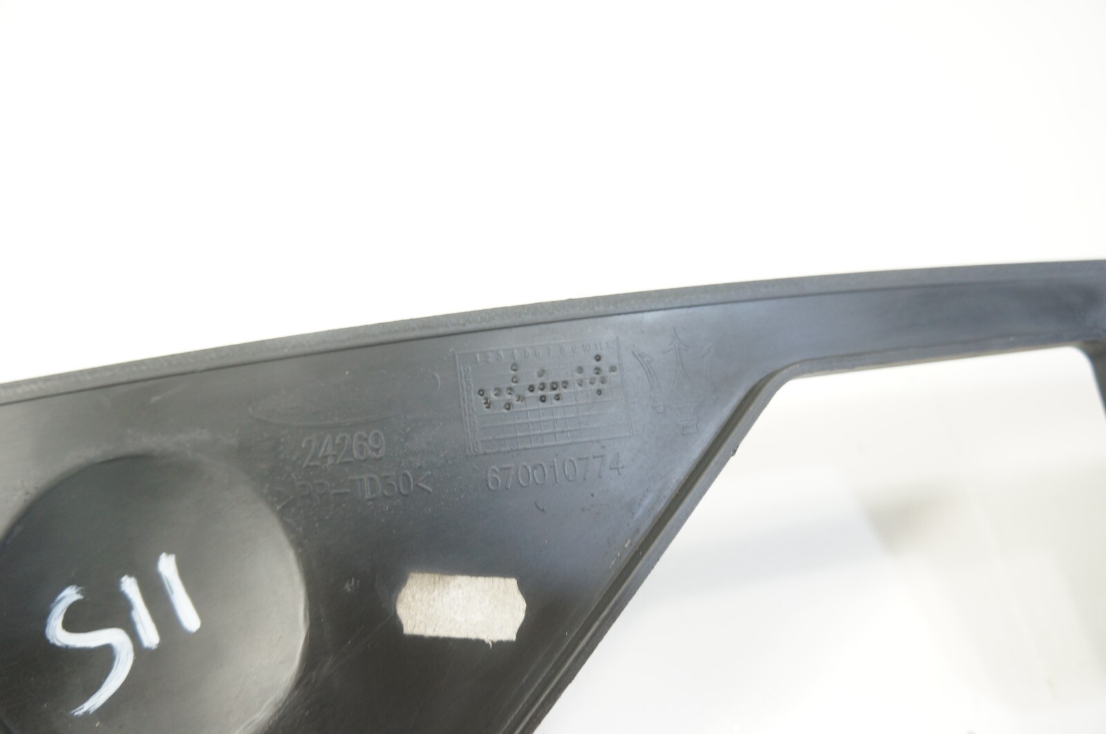 14-2019 maserati ghibli m157 front bumper upper support trim panel 670010774 oem
