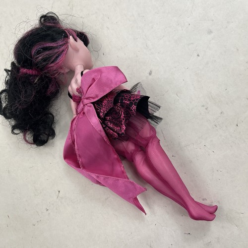 Bambola Monster High Draculaura in festa Monster Ball - Foto 7 di 8